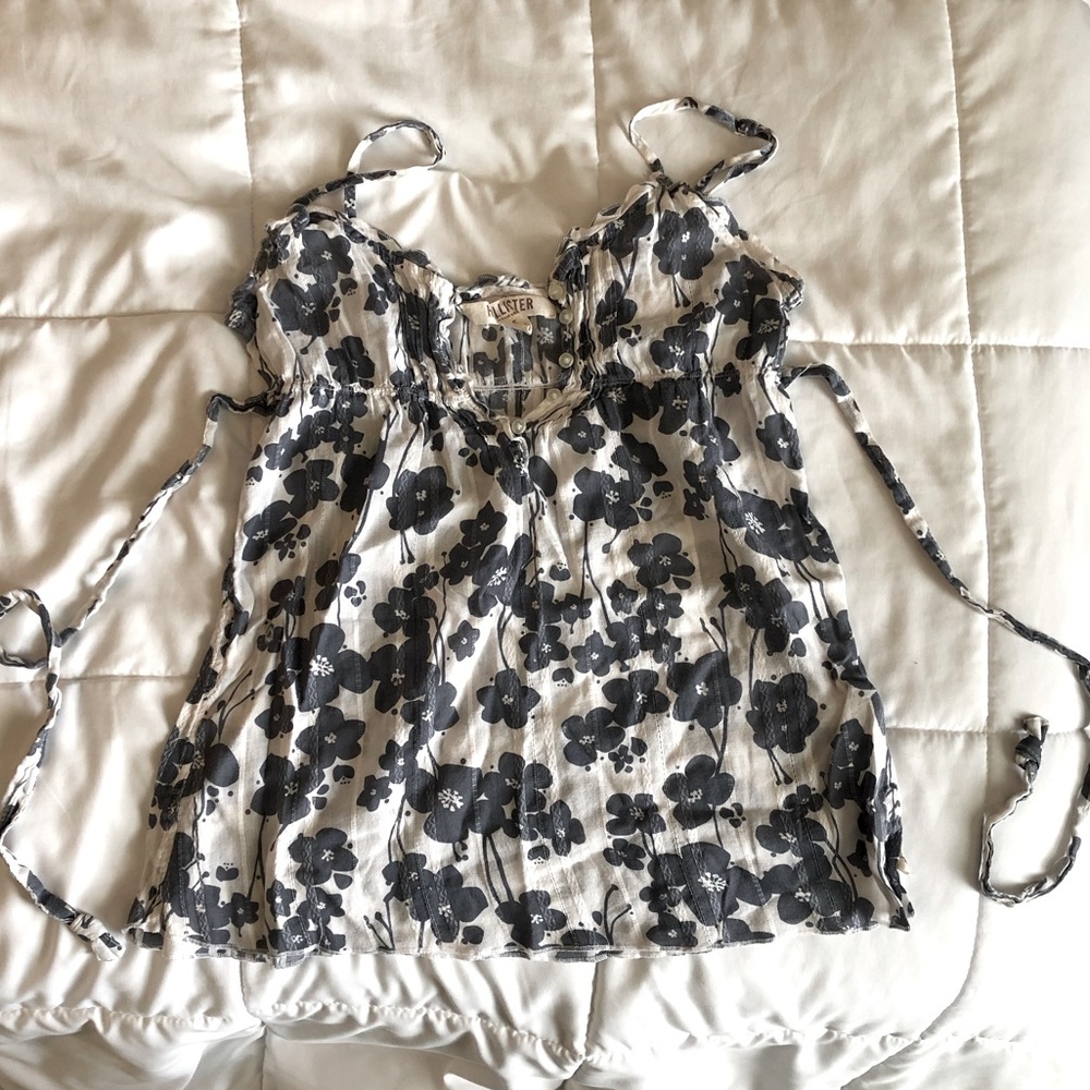 Small hollister floral tank